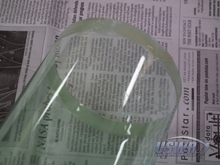 The male bottle edge now completely coated with adhesive.
